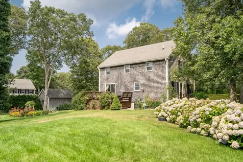 27 Leslies Lane Oak Bluffs MA 02557