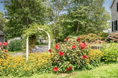 27 Leslies Lane Oak Bluffs MA 02557