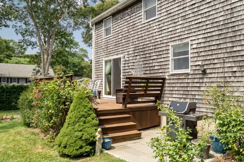 27 Leslies Lane Oak Bluffs MA 02557