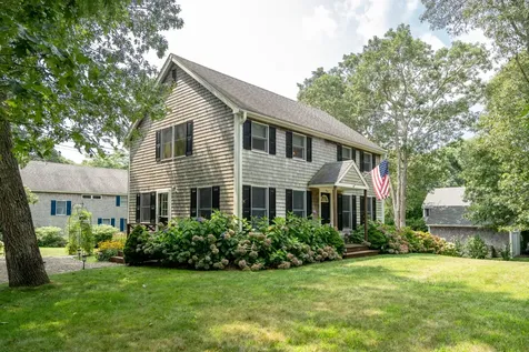 27 Leslies Lane Oak Bluffs MA 02557