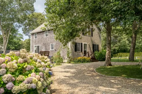 27 Leslies Lane Oak Bluffs MA 02557