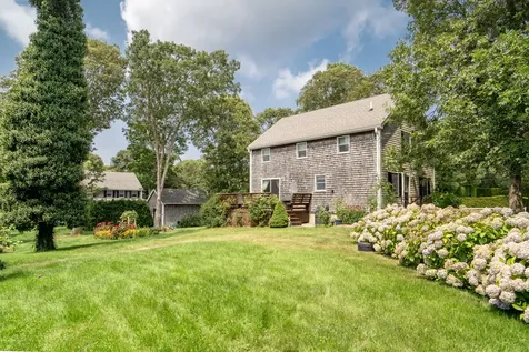 27 Leslies Lane Oak Bluffs MA 02557