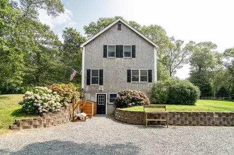 27 Leslies Lane Oak Bluffs MA 02557