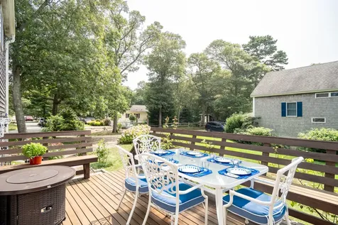 27 Leslies Lane Oak Bluffs MA 02557