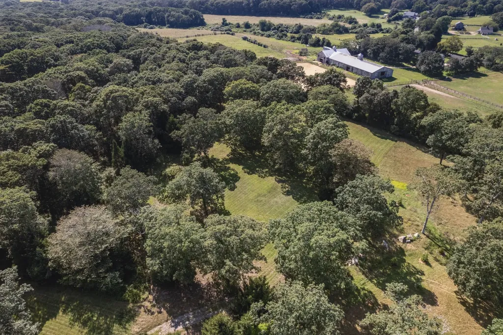 26 Flint Hill Road West Tisbury MA 02575