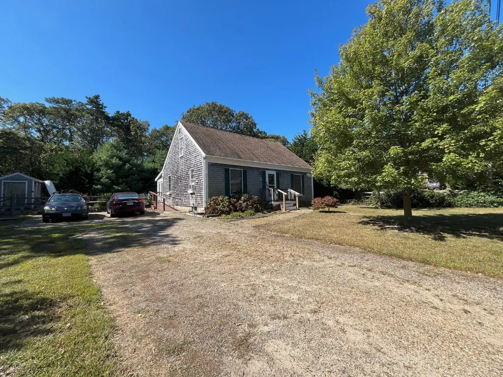 16 Hudson Avenue Oak Bluffs MA 02557