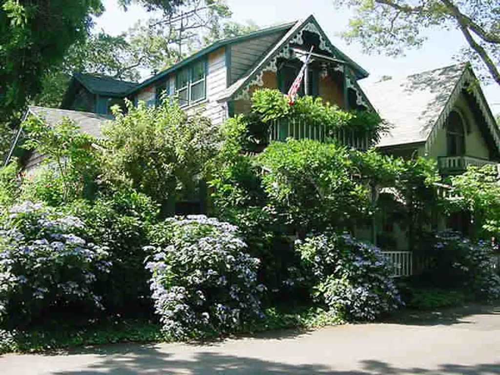 29 Butler Avenue Oak Bluffs MA 02557