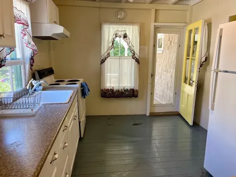18 Brunswick Avenue Oak Bluffs MA 02557