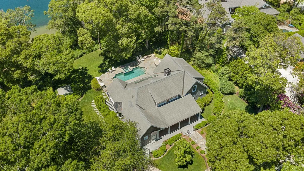 385 Barnes Road Oak Bluffs MA 02557