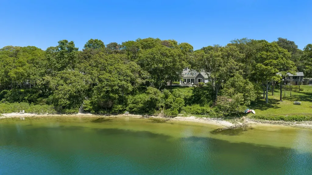 385 Barnes Road Oak Bluffs MA 02557