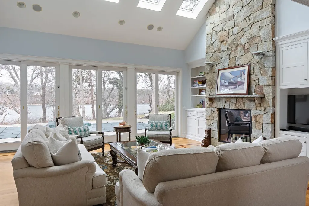 385 Barnes Road Oak Bluffs MA 02557