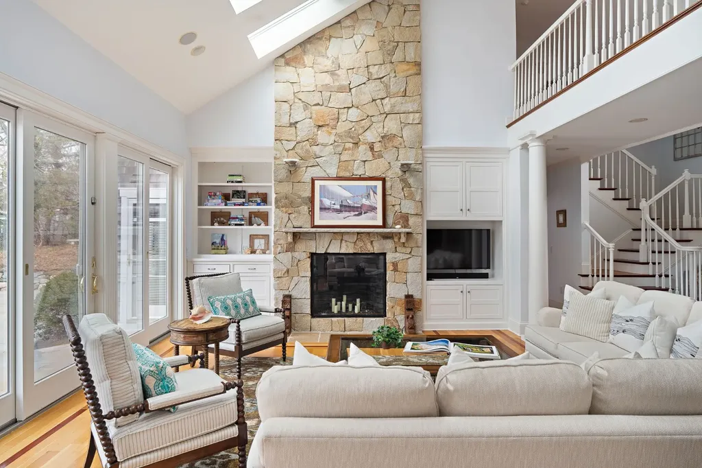385 Barnes Road Oak Bluffs MA 02557