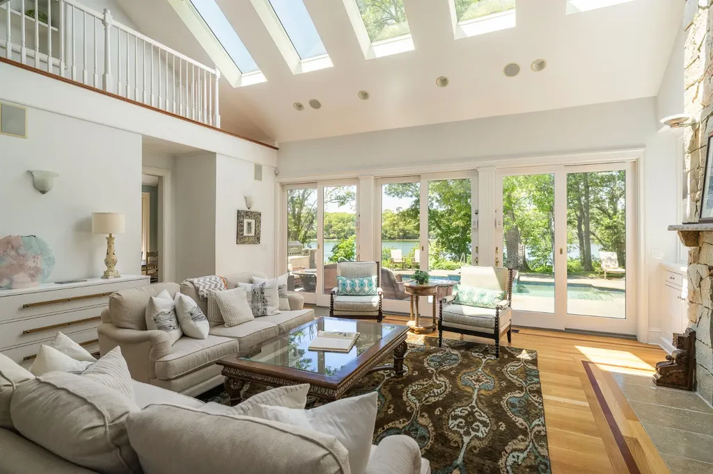 385 Barnes Road Oak Bluffs MA 02557