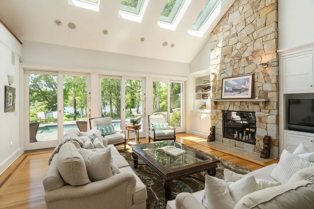 385 Barnes Road Oak Bluffs MA 02557