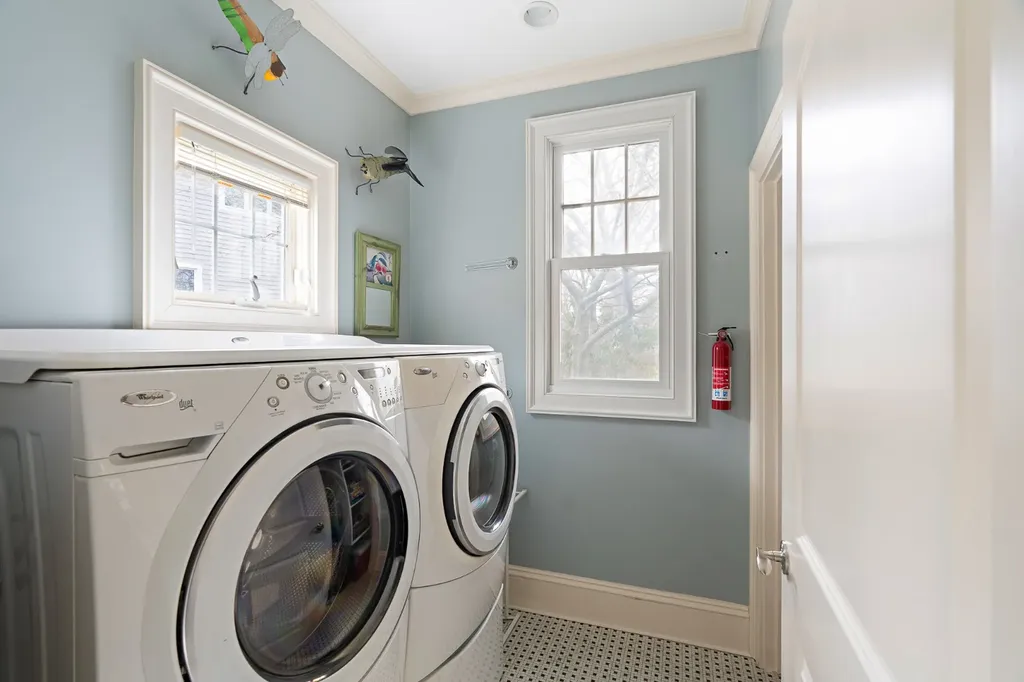 385 Barnes Road Oak Bluffs MA 02557