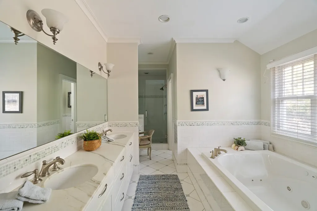 385 Barnes Road Oak Bluffs MA 02557