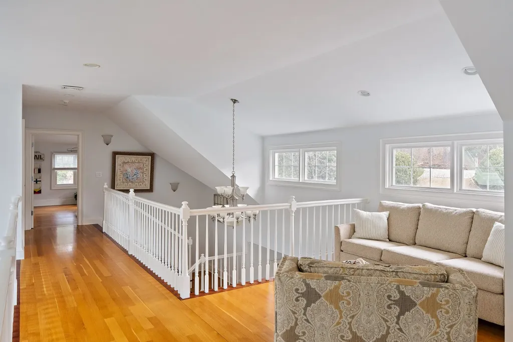 385 Barnes Road Oak Bluffs MA 02557