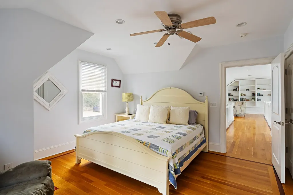 385 Barnes Road Oak Bluffs MA 02557