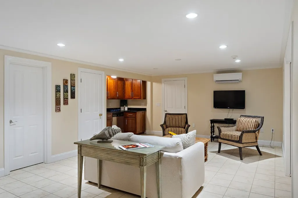 385 Barnes Road Oak Bluffs MA 02557