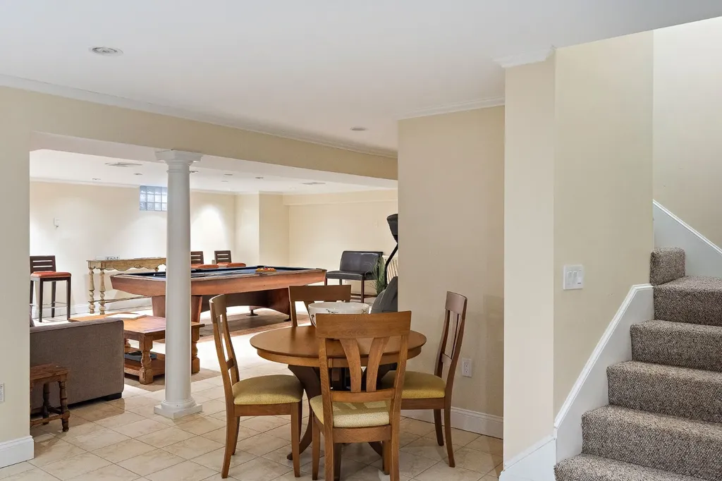 385 Barnes Road Oak Bluffs MA 02557