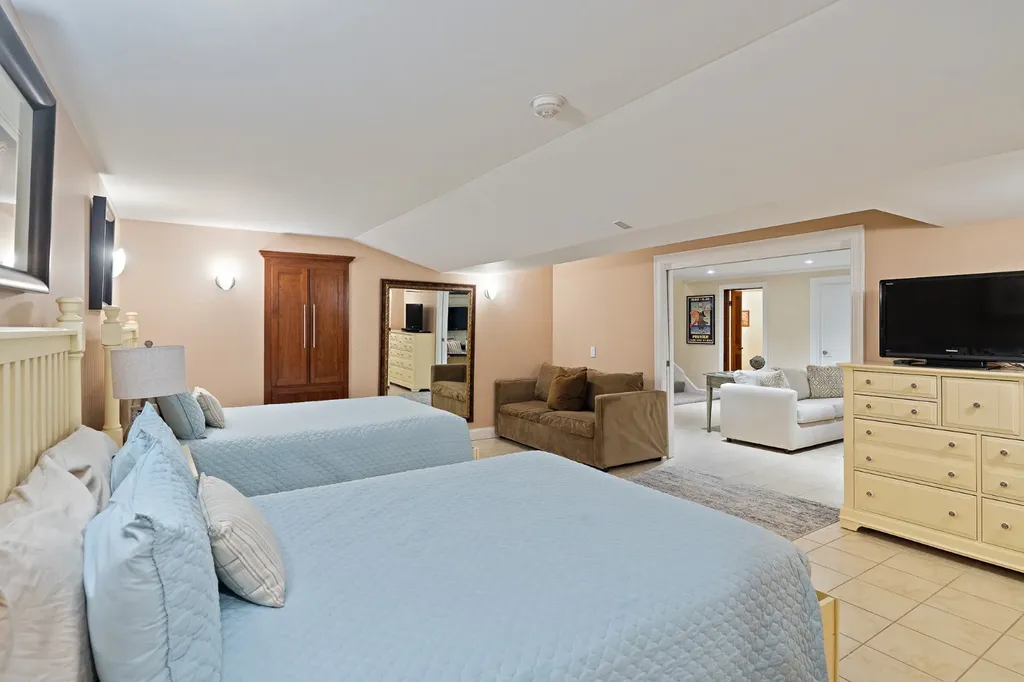 385 Barnes Road Oak Bluffs MA 02557