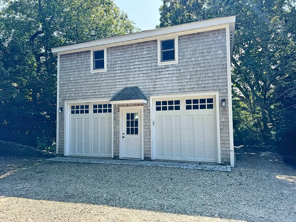 385 Barnes Road Oak Bluffs MA 02557