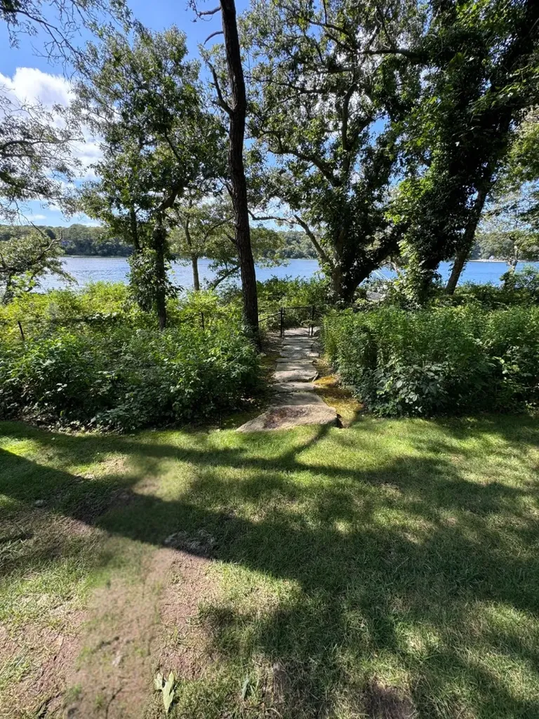 385 Barnes Road Oak Bluffs MA 02557