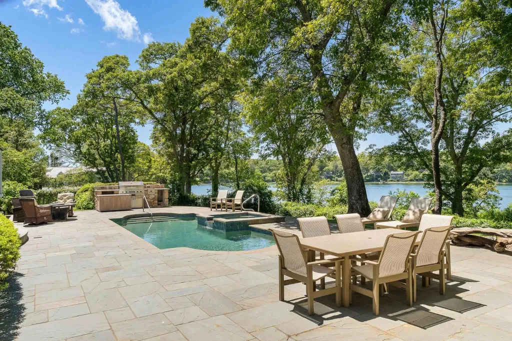 385 Barnes Road Oak Bluffs MA 02557