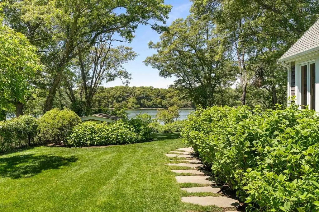385 Barnes Road Oak Bluffs MA 02557