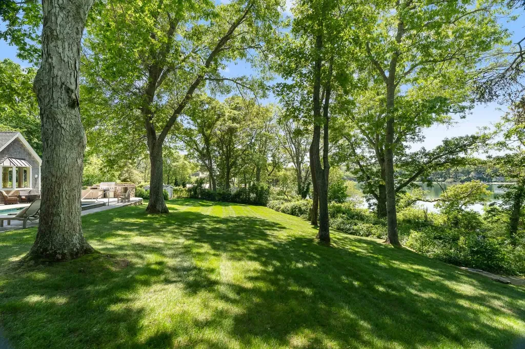 385 Barnes Road Oak Bluffs MA 02557