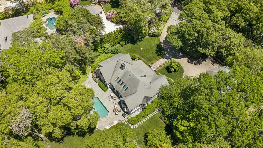 385 Barnes Road Oak Bluffs MA 02557