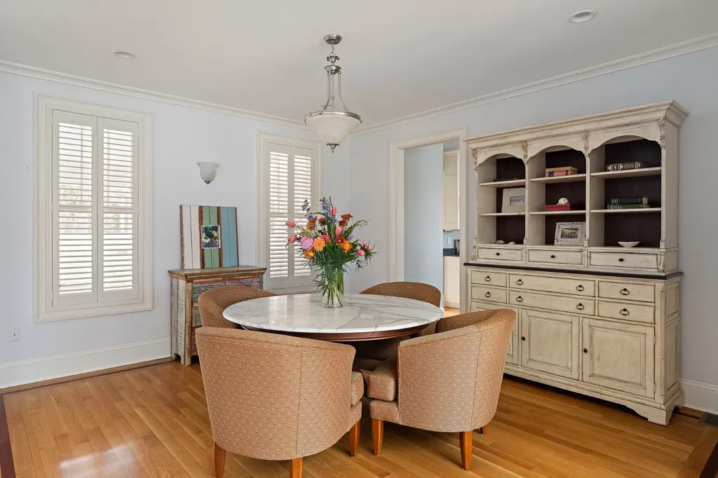 385 Barnes Road Oak Bluffs MA 02557