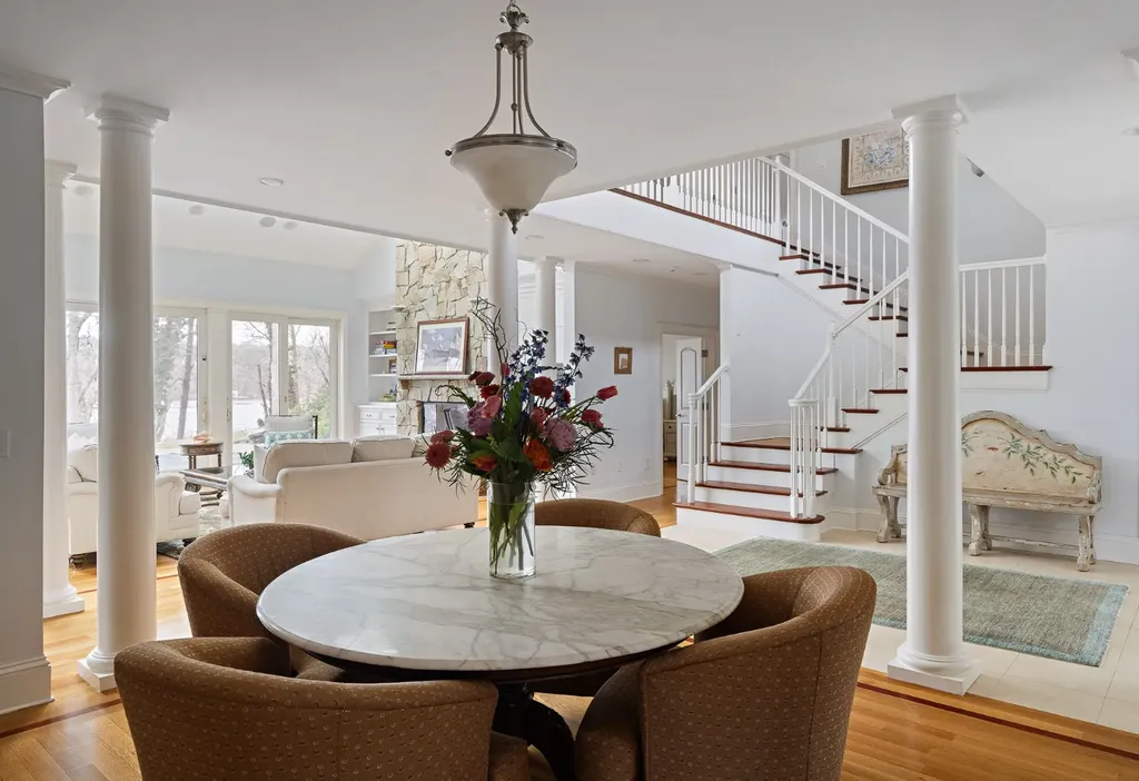 385 Barnes Road Oak Bluffs MA 02557