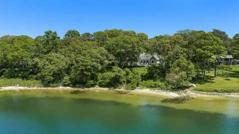 385 Barnes Road Oak Bluffs MA 02557