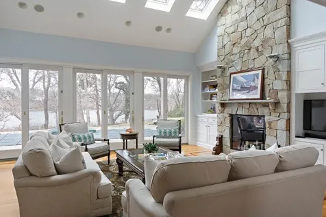 385 Barnes Road Oak Bluffs MA 02557
