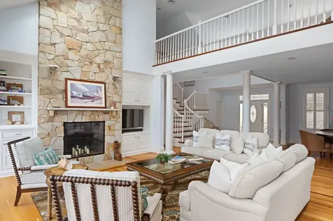 385 Barnes Road Oak Bluffs MA 02557