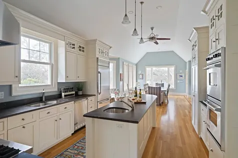 385 Barnes Road Oak Bluffs MA 02557