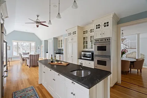 385 Barnes Road Oak Bluffs MA 02557
