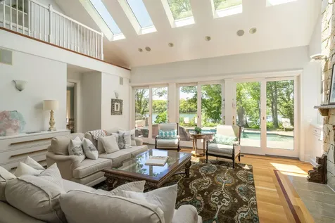 385 Barnes Road Oak Bluffs MA 02557