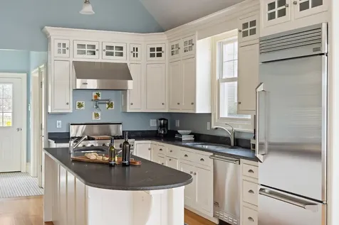 385 Barnes Road Oak Bluffs MA 02557