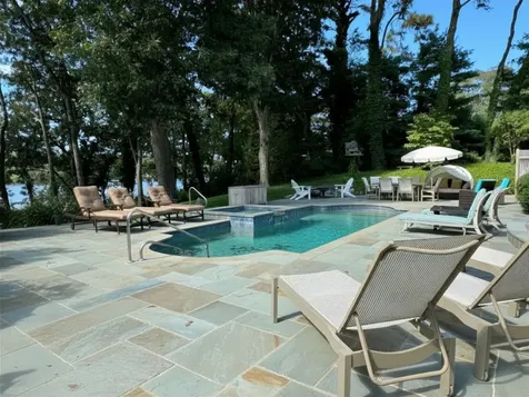 385 Barnes Road Oak Bluffs MA 02557