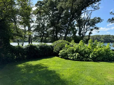 385 Barnes Road Oak Bluffs MA 02557