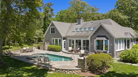 385 Barnes Road Oak Bluffs MA 02557