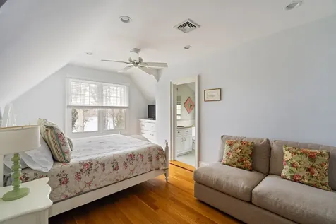 385 Barnes Road Oak Bluffs MA 02557