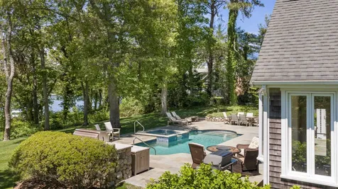 385 Barnes Road Oak Bluffs MA 02557