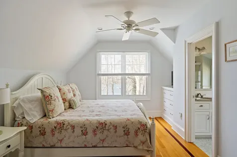 385 Barnes Road Oak Bluffs MA 02557