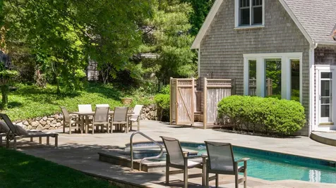 385 Barnes Road Oak Bluffs MA 02557