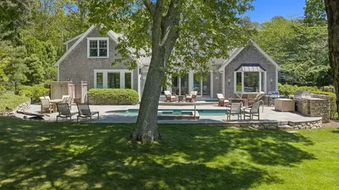 385 Barnes Road Oak Bluffs MA 02557