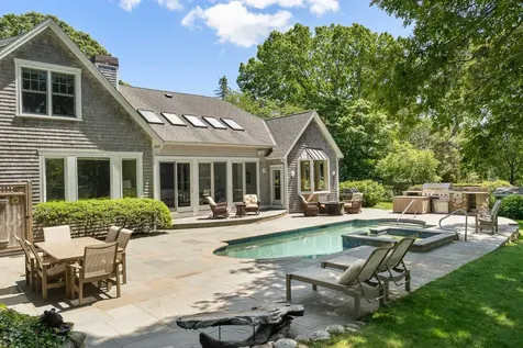 385 Barnes Road Oak Bluffs MA 02557