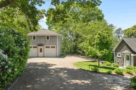 385 Barnes Road Oak Bluffs MA 02557